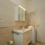3 Flat, 15 Minutes From Navigli-humanitas Lägenhet