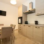 3 Flat, 15 Minutes From Navigli-humanitas * Milano