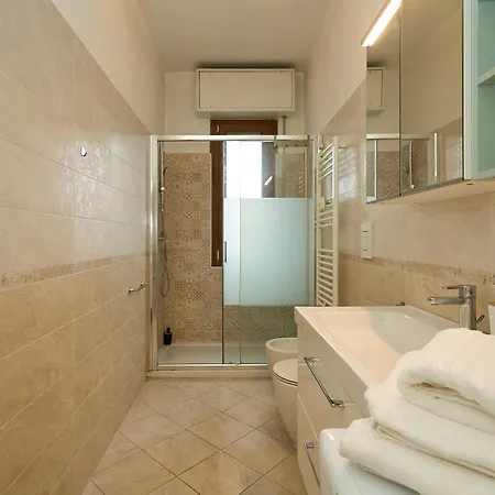 3 Flat, 15 Minutes From Navigli-humanitas * Milano